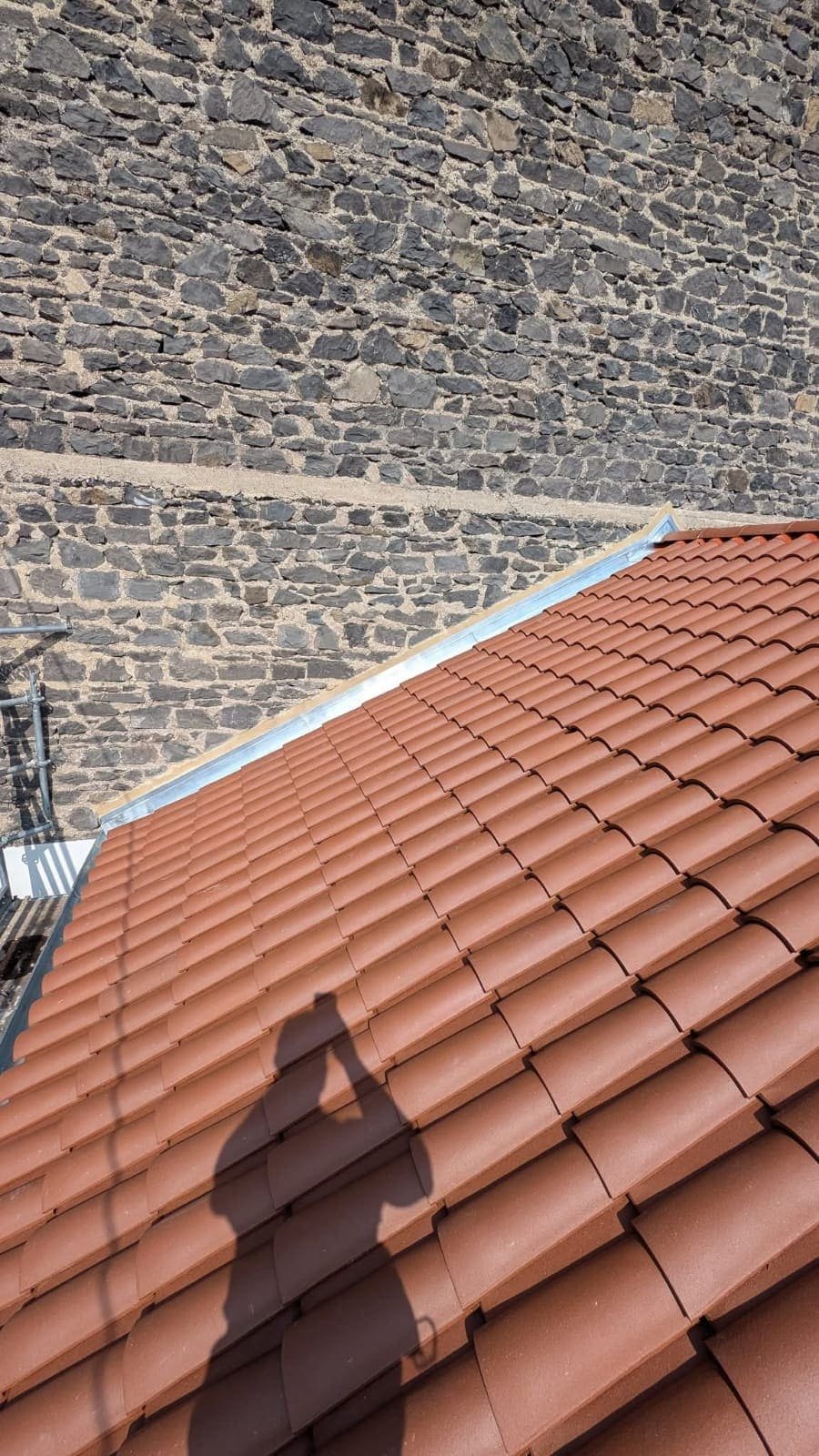 Travaux toiture Angoulême en Charente et Sud-Ouest – rénovations complètes, réparations rapides et zinguerie sur-mesure avec matériaux de qualité